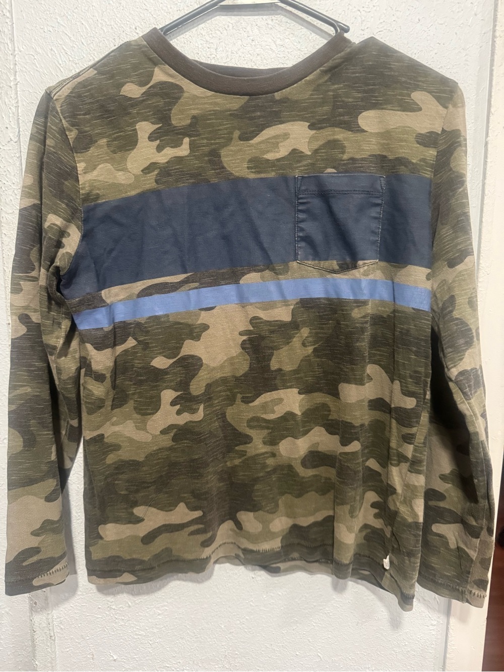 Camo Long-Sleeve Pocket Crewneck Shirt - Olive/Blue